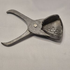 Vintage Metal Citrus Lemon Hand Squeeze Juicer Tawain Rustic Decor Old Good.